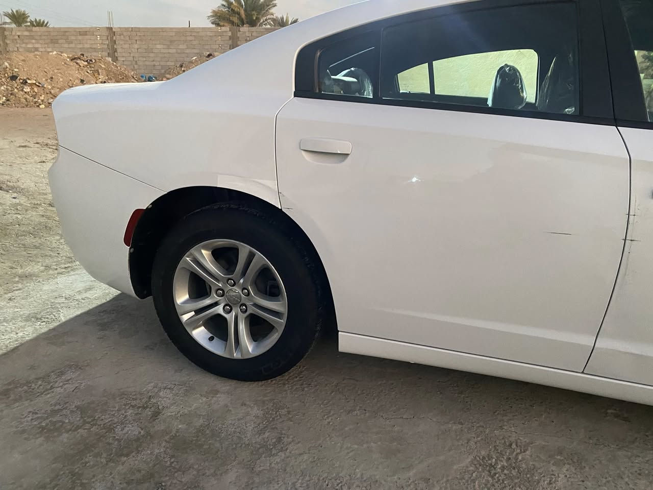 تشارجر موديل 18 اصل دخول جديد بكتاب ضباط بيها صبغ بنيد فقط ماشيه 99 وبيها بارد بالجهه الي عكس السايق رقم بغداد مداور ثاني يوم مكان السياره الناصريه 
السياره معروضه ب210 وبيها مجال بسيط 
للاستفسار الاتصال ***********
