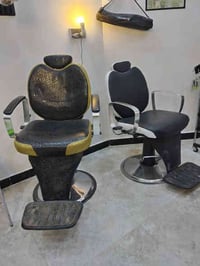 كراسي حلاقه للبيع نضافه ٩٠ بالميه كلشي شغال بيهن 07725026631