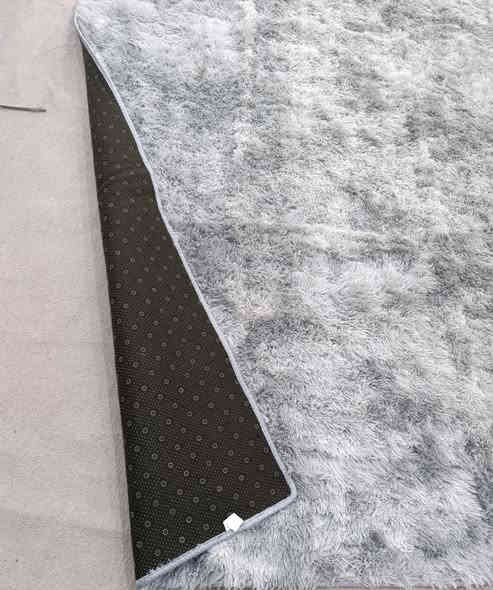 فەرش بن لاستیک دوو بەسێ لەکەلار کۆن ئەو رەنگانە بەردەستە کێ زوو هات پیرۆزی بێت 
دانەی 22هەزارە تکایە مەعامەلەی نیە
***********
