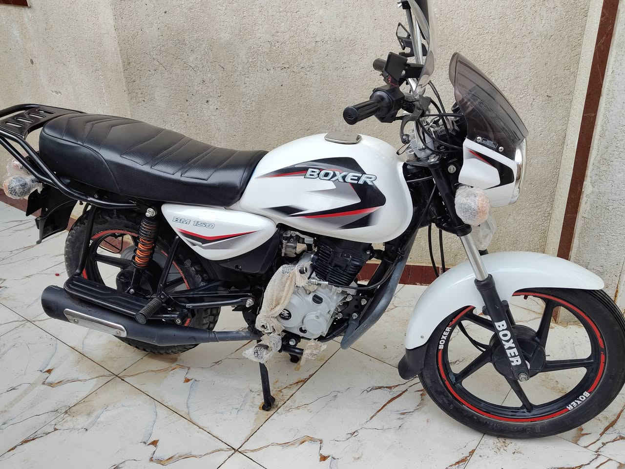 السلام عليكم بوكسر موديل 22 أوراق اصولي دراجة نظيفة المكان المجر الكبير حقل الثالث السعر خاص ***********
