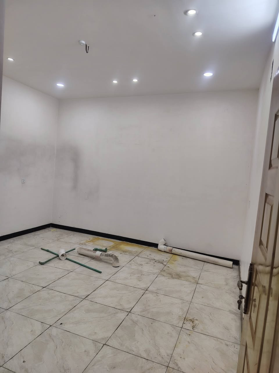 السلام عليكم بيت للإيجار منطقة ام الكبر من جهت الصورة اول فرع بيت نضيف ما ناقصه شي طابقين الإيجار ٥٠٠
***********
