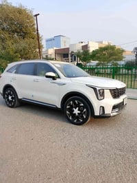 سورنتو 2025 خليجي  علمآ السياره ضمان الدوليه رقم بغداد عداد المسافة ٢٠...