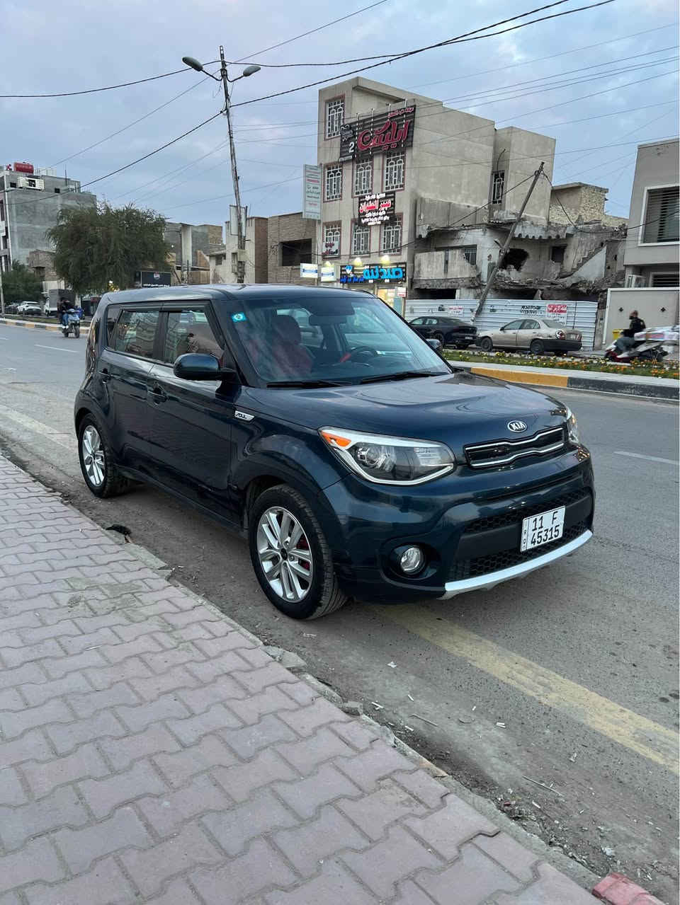 السلام عليكم كيا صول 2018 امريكي محرك 2000 مكفول التنقيص والبخار نص مواصفات بصمه سستم سماعات هارمن كاردن شاشه كبيره السيارة بدون اي صبغ مكفوله من الصبغ بدون ايرباك بدون تبديل رقمه بغداد مشروع وطني باسمي ماشيه 84 الف حقيقي تخم تاير جديد صدرهه جديد 
السعر 134 ورقه للستفسار
***********
*********** بغداد, العراق

