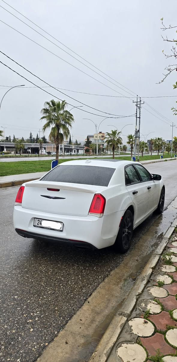 اوباما 2019 
فور ويل 6 سلندر 
بانوراما 
ستيرن تدفئة 
كشنات تدفئة وتبريد 
كشن وستيرن خزن ميموري 
مرايات قلابة مع البك 
تشغيل عن بعد 
تحكم ستيرن كهربائي 
سستم سماعات الباين 

رقم دهوك 
رقم وسنوية جديدة 
بيها غرامات 12 ورقة تنزل من السعر 

5 قطع صبغ..
بدون شاصي ودواخل وايرباك 

جداً نظيفة السيارة وبدون نقص 
استخدام شخصي 

السعر : 180 وبيها مجال 
مكان السيارة دهوك 
***********
***********
اتصال أو واتساب
