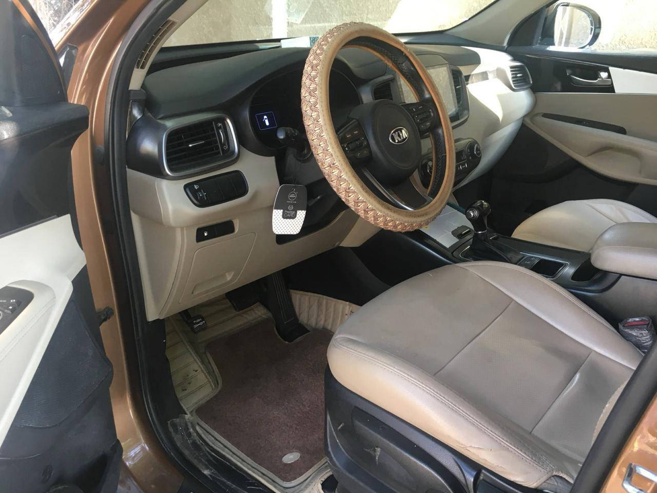 السلام عليكم
سورنتو 2015 وارد سعودي شكل 2017
محرك v6 3300 
7 راكب بصمه
رقم انكليزي قادسية بسمي تحويل مباشر 
حساسات امامي خلفي 
تحكم ستيرن 
مود دراف
فور ويل
مري شفط
بصمتين
نظام ترحيب
ماشية 116.000 km
حادث سطحي بنيد فقط مبدل نفس اللون 
محرك كازكيت و راجع وكاله
السعر 195$
بغداد حي الامين ***********
