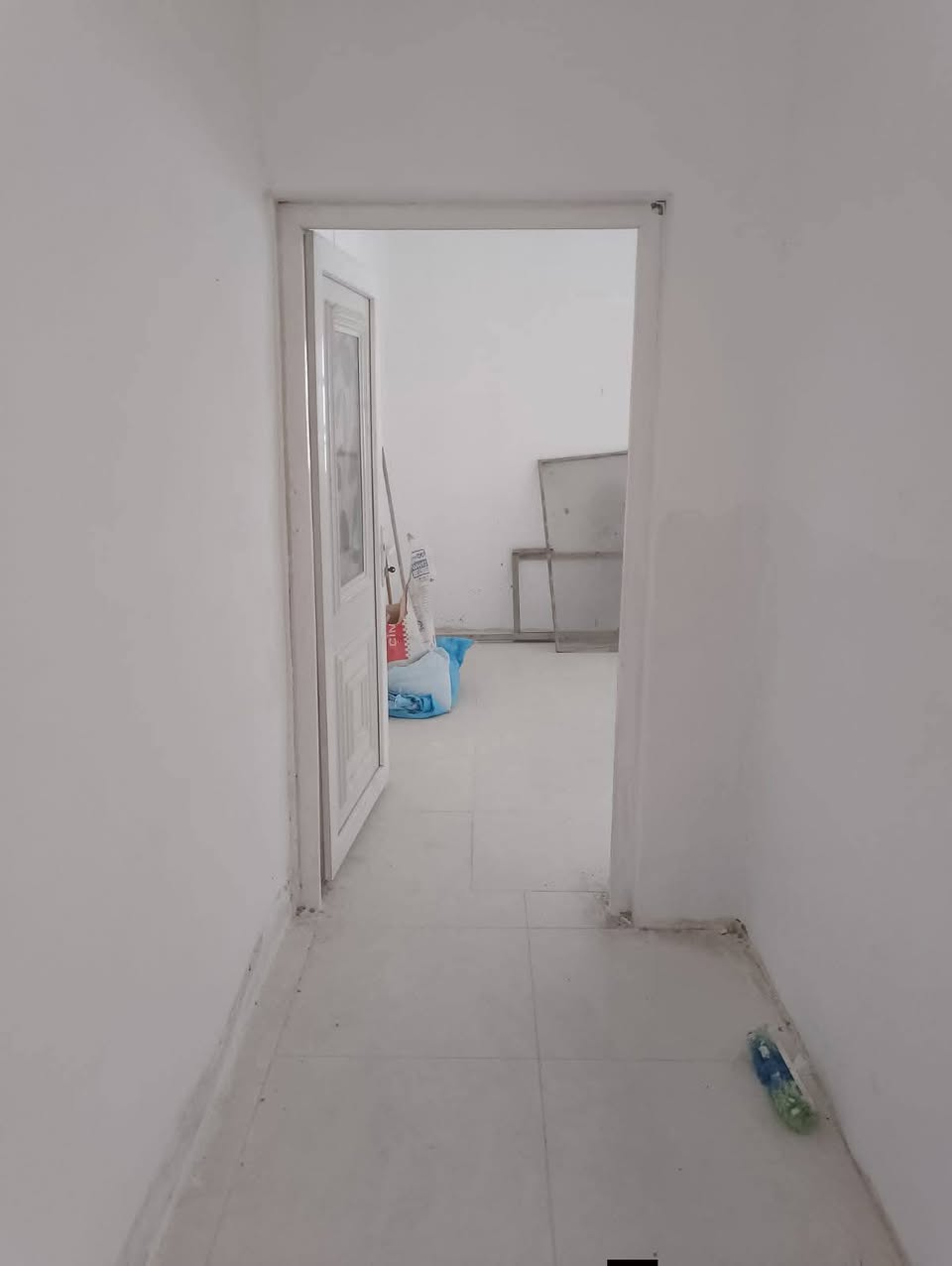 دارللايجار100م طابقين حزيران خلف جامع الصفه قرب صيدلية مدينتي ارضيه سيراميك طابق1 غرفة هول مطبخ صحيات كراج سيارة  فوك غرفتين وصحيات سعر ٢٢٥ للاستفسار ***********
