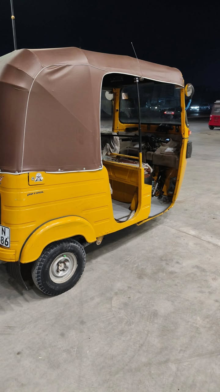 سلام عليكم تكتك موديل 2020  شهر 12
كشر مكفول لا ضربه ولا صبغ بس دوس معمره مكينه ما مفتوحه رقم بغداد انكليزي باسمي مكاني بغداد ***********
