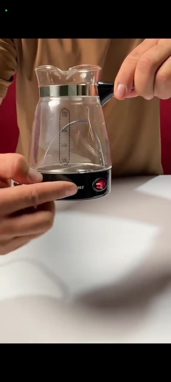 ركوة قهوة كهربائية سيلفرز كرفست 600W – موديل Z-1634
استمتع بتحضير القهوة بسهولة مع ركوة القهوة الكهربائية العملية من Silvers Crvist، بتصميم أنيق ومناسبة لتحضير القهوة والمشروبات الساخنة بسرعة.

• تصميم زجاجي شفاف مع مقبض مريح للحمل

• قاعدة كهربائية مع زر تشغيل/إيقاف

• مؤشر مستوى الماء ظاهر على الجسم

• قدرة تشغيل 600 واط

• مناسبة لتحضير القهوة والمشروبات الساخنة

• تأتي مع قاعدة كهربائية منفصلة لسهولة الاستخدام

• الماركة: Silvers Crvist
• نوع المنتج: Electrical Coffee Pot
• الموديل: Z-1634
• القدرة: 600W
• يحتوي على مؤشر لمستوى الماء
• أجزاء الجهاز: فوهة سكب، خزان ماء، زر تشغيل/إيقاف، مقبض، سلك كهربائي
السعر ب 10الف فقط وتوصيل مجاني لكافة محافظات العراق للطلب واتساب ***********

