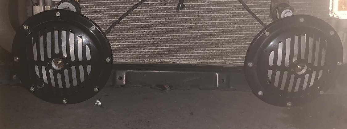 السلام عليكم مرخصه الادمنيه للبيع هورنات بوش الماني جنح مطرزات دكتهن وسطانيه الهورنات جاهزات عله اخر حبايه السعر 475 وبيهن مجال للستفسار ***********
