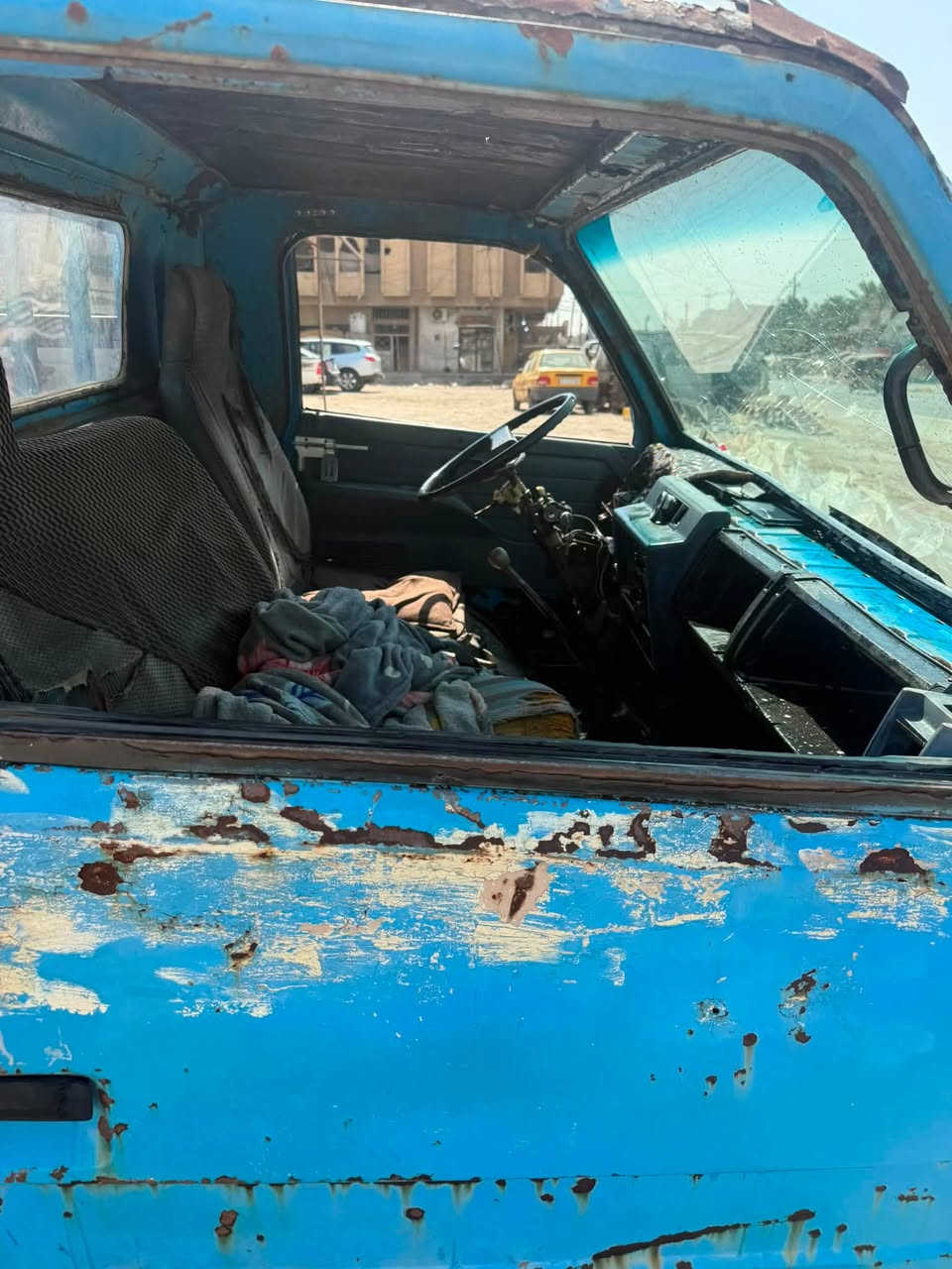 السلام عليكم
داينه ازوزه موديل 96 كير و مكينه كنتر ميسبوشي 104 توني شادهن تخم تاير برجستوم  القماره تعبانه مالته شاصي مكفول 
السعر 30 
للاستفسار *********** 
مسجله 2 طن حصتها مال الكاز 40 لتر
