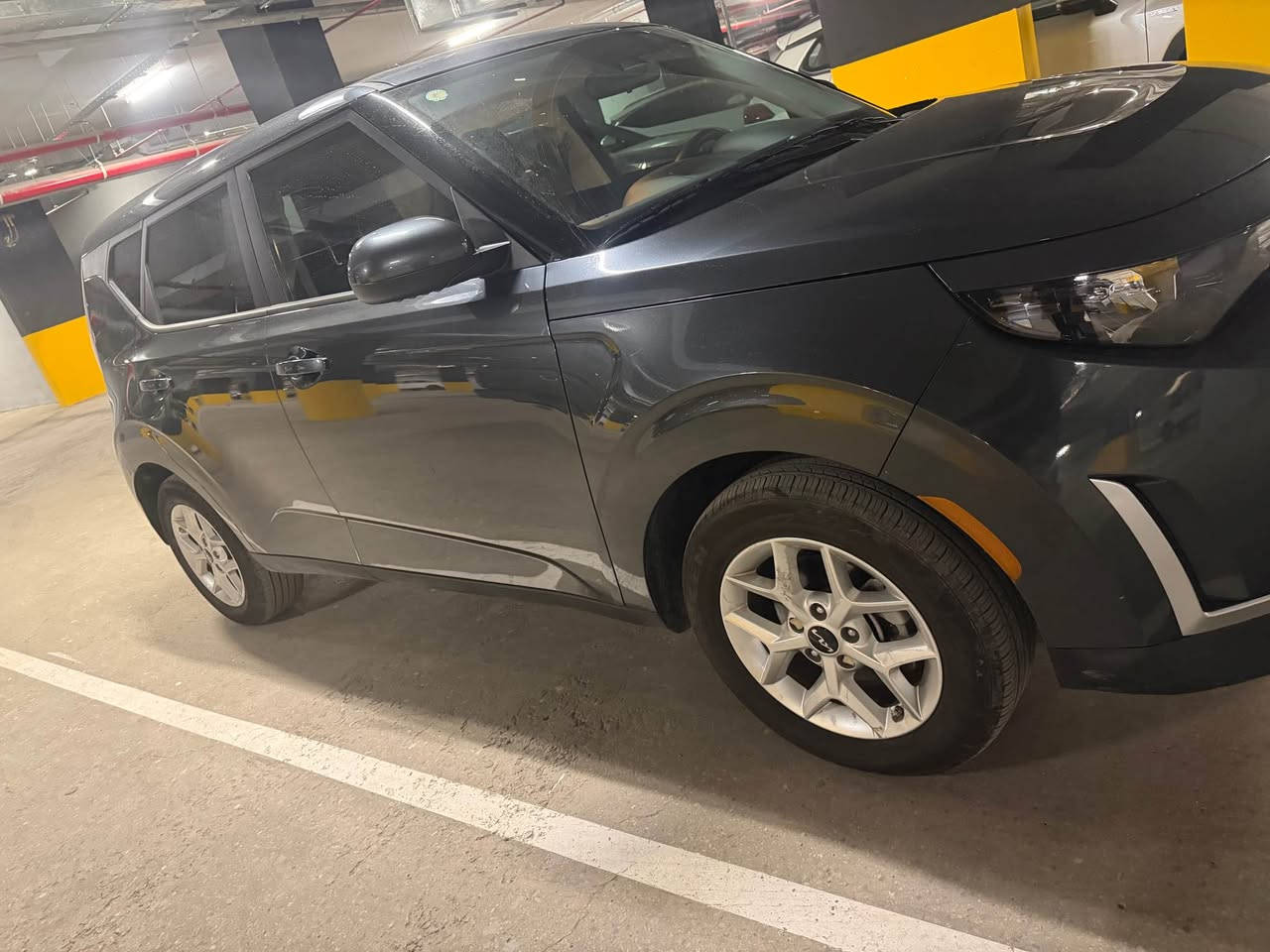 سلام عليكم 
للبيع كيا صول 
موديل 2025
مواصفات عتياديه 
رادار امامي 
رادار جانبي 
رادار خلفي 
كامره خلفي 
تحديد مسار 
كروز سرعه 
دخل مخمل 
شاشه كبيره 
سياره وارد امريكي 
حادثه مرفق بل صور باب مبدل 
سياره فحص مؤقت بغداد 
ماشيه 10 الف 
بجم كبس 
عنوان بغداد المنصور 
*********** 
وتساب متوفر بغداد, العراق
