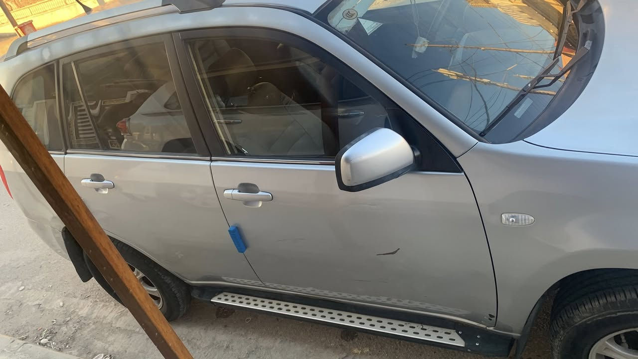 تيكو 2014  خاليه من الصدا  مكفوله من الصبغ ماشيه 111 
المحرك والكير لاتنقيص ولاتبخير 
ومامفتوح المحرك  التبريد بلادي ماملعوب بي جيد جدا 
دواخل جلد اسود نظيفه جدا احلى من الصوره وكلشي شغال بيها وبلادي 
للبيع 
الاتصال ب
***********
سيد فراس
