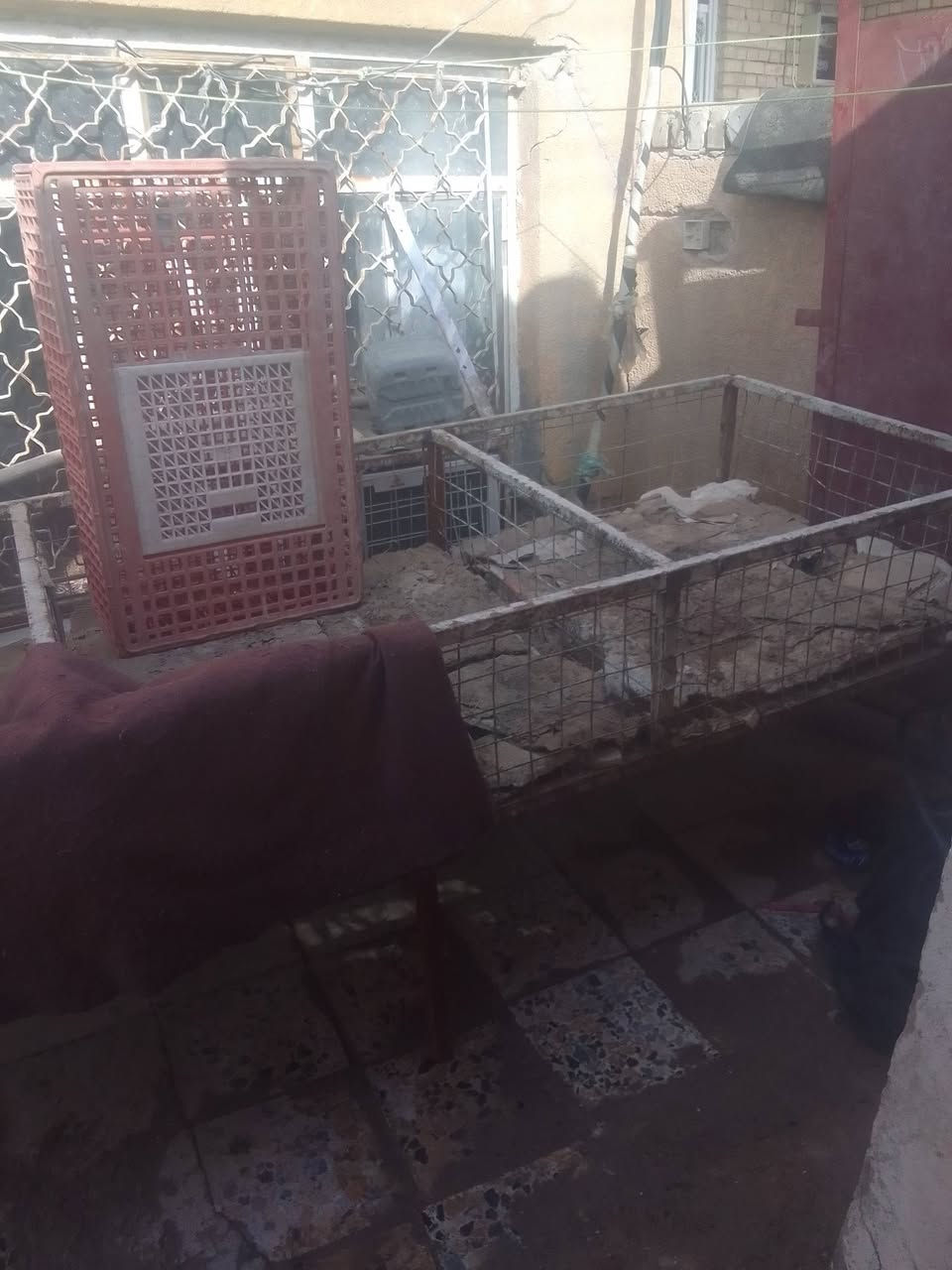 السلام عليكم للبيع قفص سعره 250 ***********
