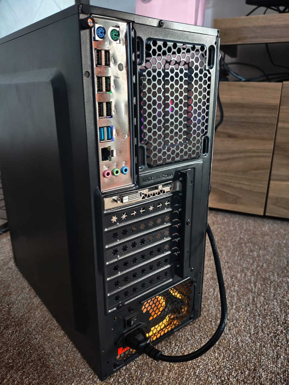 xeon E5 -2666 V3(جديد)
X99 motherboard (جديد)
Gtx 1050ti (used)
16 GB DDR4
Ssd 128 +HDD 500
PSU -500 واط

توصيل جميع المحافظات
اعلى سعر ابيع وشكراً حط سعرك وتدلل

تجميعة جاهزة شادها بيدي ومفحوصه وحرارات ممتازة
تفيد للي يريد يدخل لعالم البيسي ويتعلم من الصفر


**إذا كنت صاحب هذا الإعلان وتريد حذفه لأي سبب، رجاءا أرسل رسالة إلى الدعم الفني**