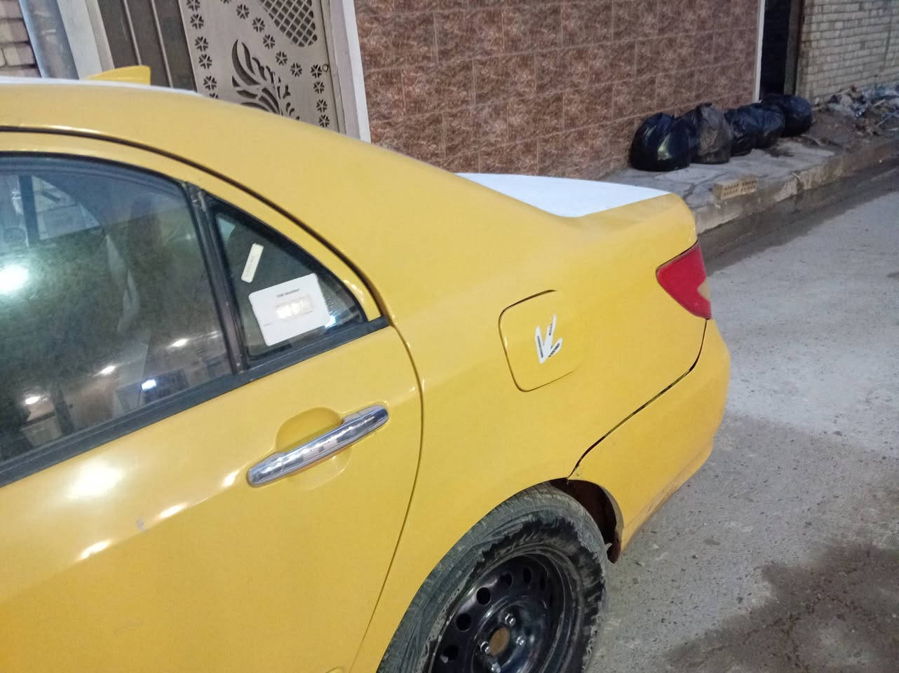 السلام عليكم بي وادي اف ثري محور كورلا ١٦٠٠ مديل ١١  مكينه كير خير من الله رقم بغداد انكليزي داخله مرتب تخم تاير جديد شواصي لغود مكفولات تبريد ثلج السعر ٤٩ وبيها مجال قليل مكاني بغداد الدوره ***********
