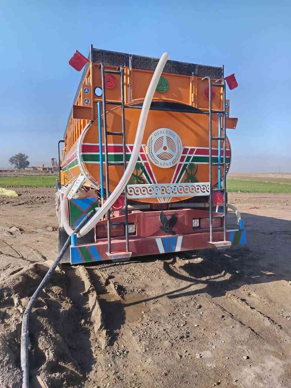 قجمه تنكر للبيع رايده ٥٠ مليون رقم هاتف *********** كير او محرك شرط حداديه جديده تخم تاير نضيف اخو جديد سياره من دعاميه لدعميه شغل جديد على ادينه اني مكلف بنشر ماتوجد عل خاص هذا رقم ربي يوفقنه ويوفقم جميعن
