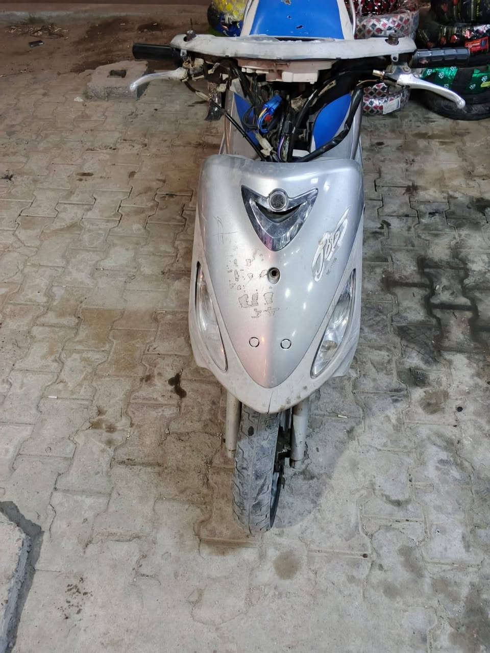 سلام عليكم دراجة
ماكس منغولي الدراجة خير من الله سلف وهندر بكول وقت 
الدراجة نقصهة بس مازدة والكصة ب 300 وبيهة مجال المكان بغداد البياع 
***********
