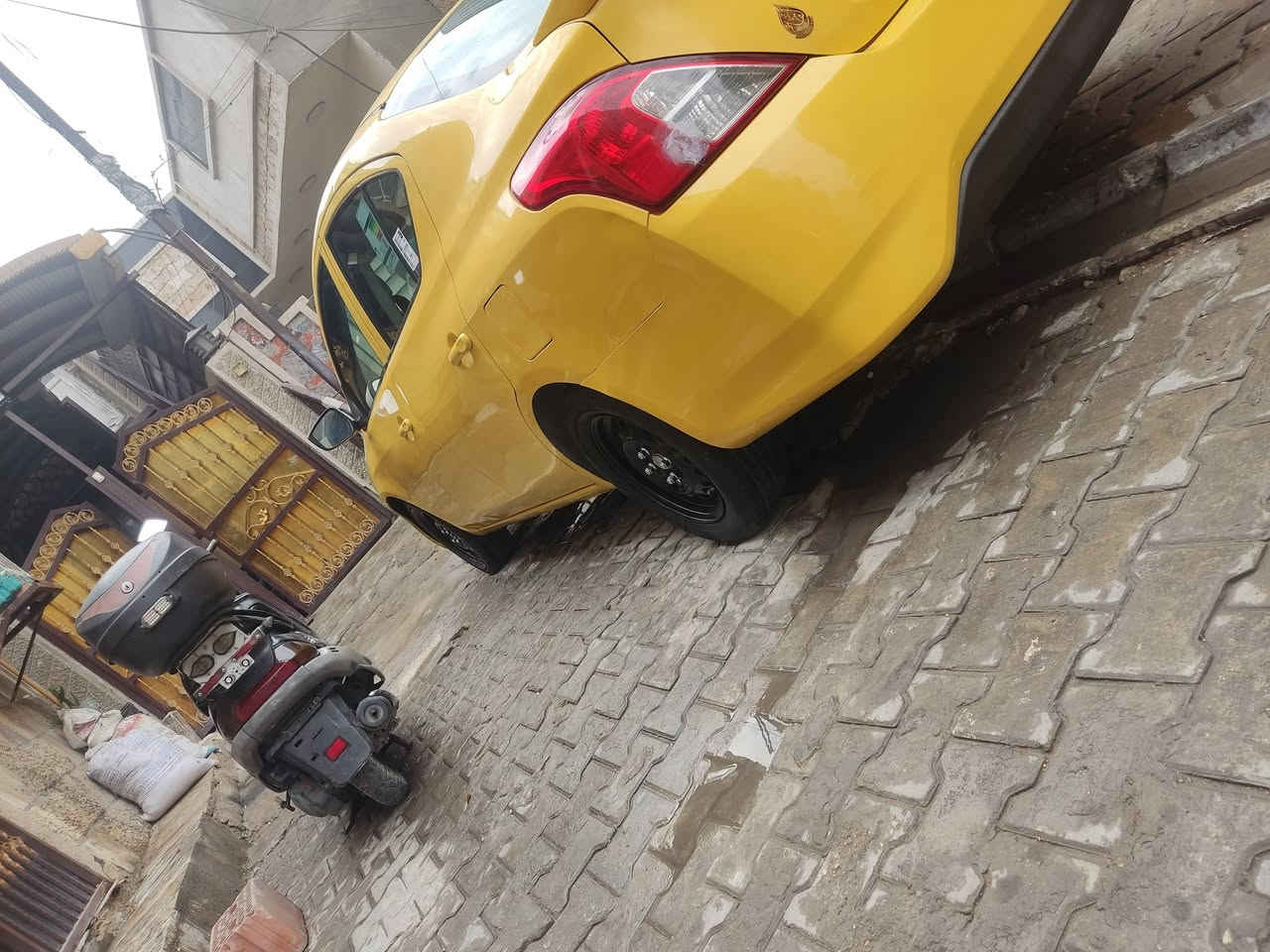 سلام عليكم نيسان فيرسه موديل ١٩ سياره كير اوتوماتيك جام جوبي كلشي موضح بالفيديو وسعر ٩١ وبيه مجال بصيط رقمي *********** مكان بغداد جديده بيع مراوس
