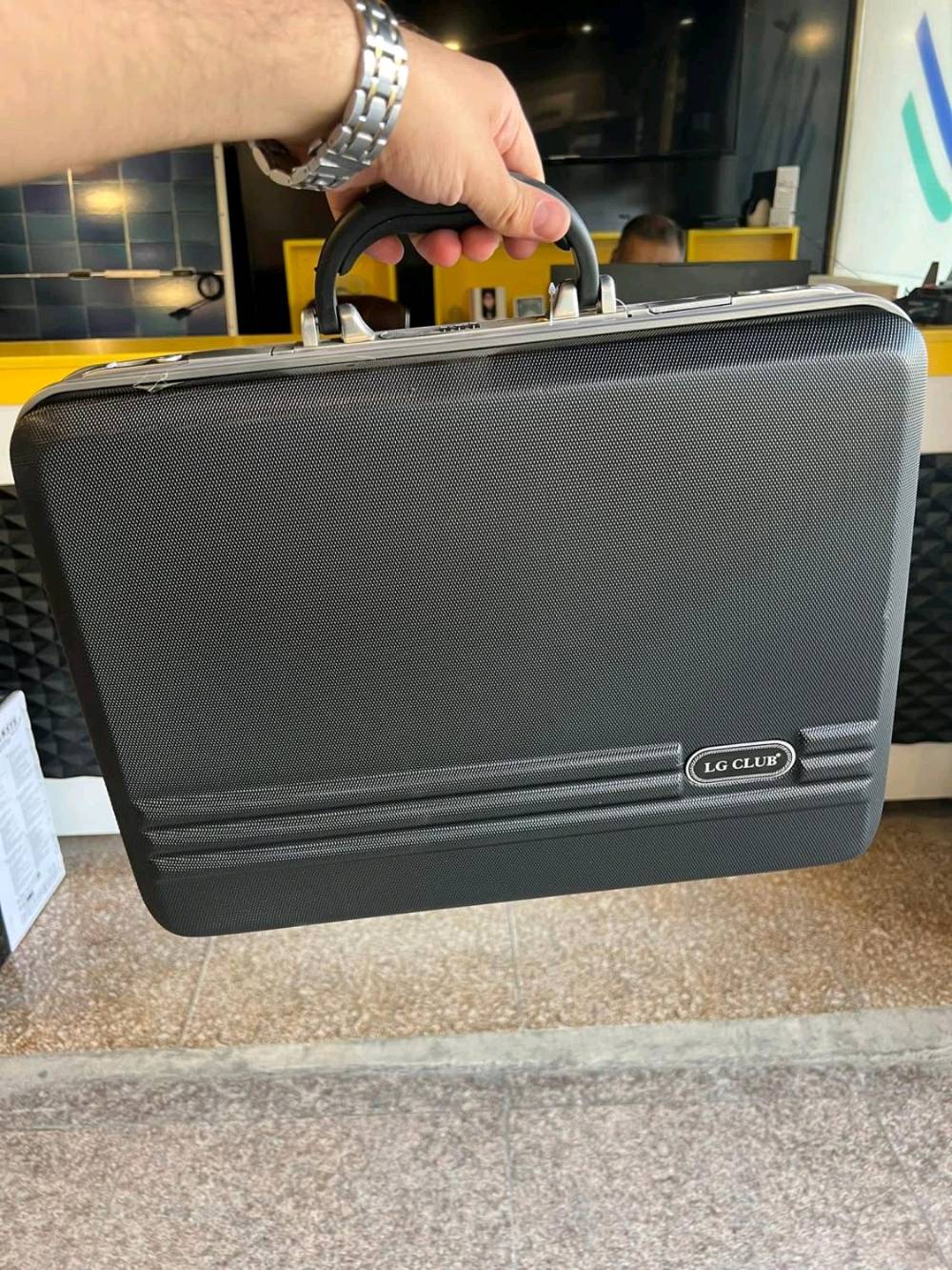 حقيبة دبلوماسية فايبر قوي
السعر 45 الف 