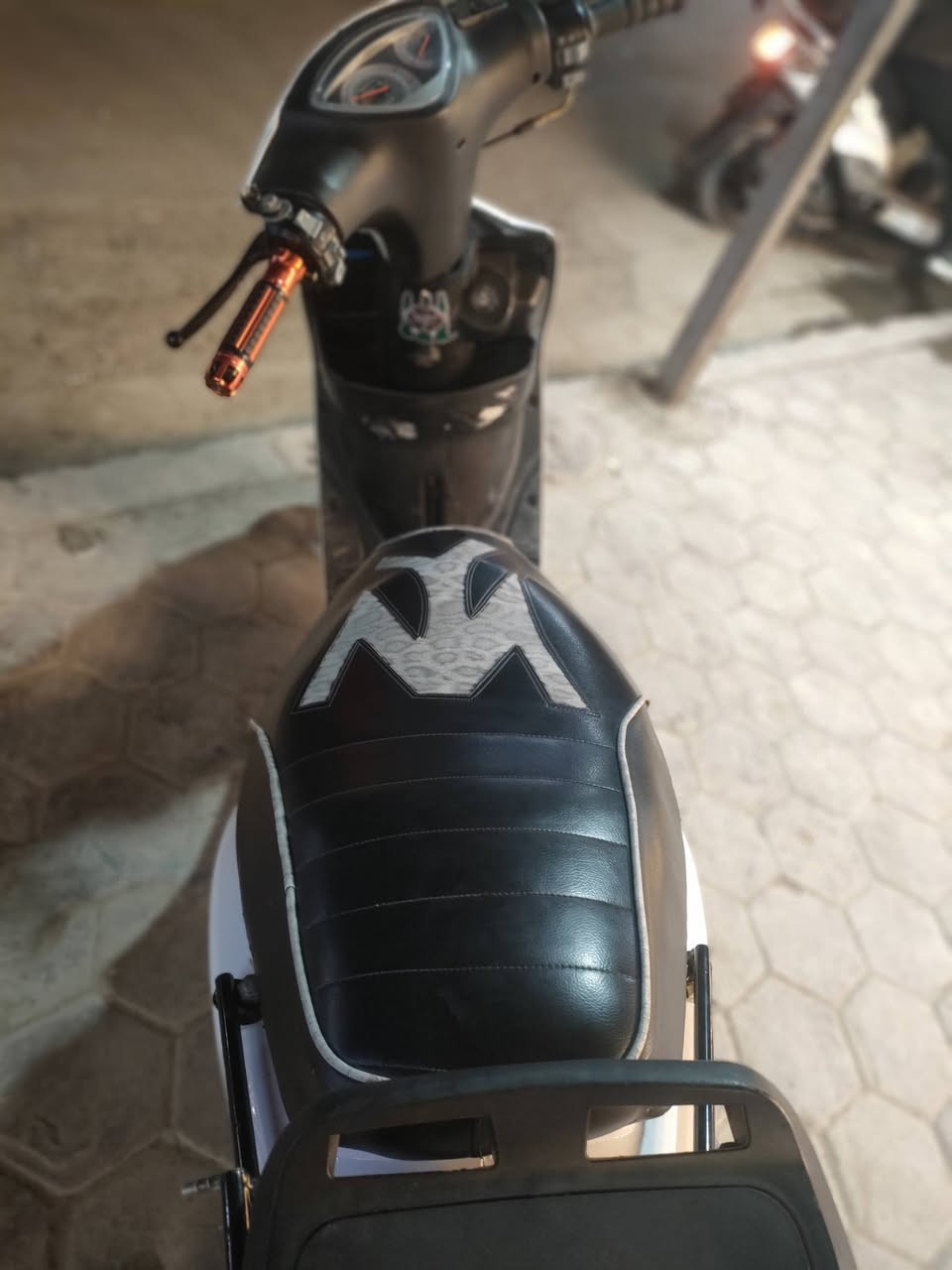 ماكس عدله كابريتر دراجه مثل ماموضح بالصور كامله مكمله دراجه نكره سلف بأي وقت كهربائيات كلها شغاله كفرات اصلية موجوده شلعه ومعدل مكينه ناعمه رايدها 600 وبيها مجال بسيط مكاني حريه


**إذا كنت صاحب هذا الإعلان وتريد حذفه لأي سبب، رجاءا أرسل رسالة إلى الدعم الفني**