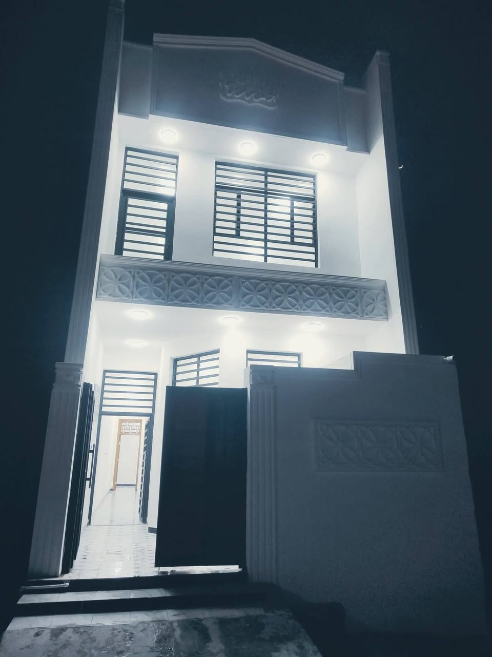 🏠 / دار للبيع
مساحه 100 م طابو زراعي سند 25
واجهه 5 م / نزال 20 م 

🧱 بناء حديث درجه أولى ( تشطيب نهائي )

الطابق الاول / مطبخ . أستقبال . هول . غرفه . مجمع صحيات  داخالي وخارجيه . كراج 

الطابق الثاني / 2 غرف . هول . مجمع صحيات 

🌏 الموقع / شارع 80 مال كربلاء ( قريب من البانزين خانه)

للأستفسار أكثر📞
***********
