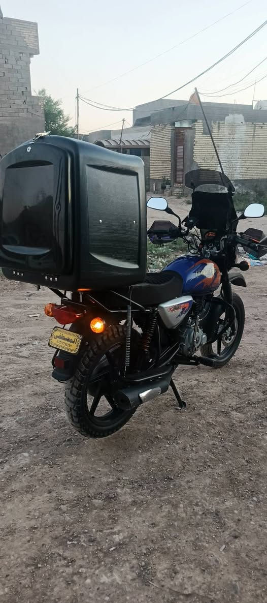 سلام عليكم شباب عندي هاي بوكسر دراجة وكاله جاهزة من كلشي بلوجكترات قاعدة مبايل سمعات طافيه صندوق يعني كبل الشارع موديل 2021
بس حسبالك 25 البيع بسمي رقم أو سنوياً زوج لوحات نكليزي 
بس دراجة بيهه خيط كلش خفيف السعر 1800 ألف 
العنوان بغداد الزعفرنيه رقمي ***********
