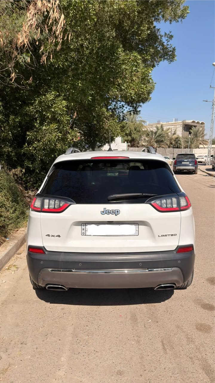 السلام عليكم
للبيع جيب شيروكي ليمتد موديل 2019 لون ابيض فور ويل
وارد امريكي حادثها بنيد مبدل ومصبوغ وصور الحادث بالمنشور ووياهن سونار، وبيها مكانين بارد واحد بالجاملغ الخلفي والثاني بين الباب والجاملغ الامامي.
السيارة لمتد فول مواصفات/ بانوراما ، كشنات جلد كهرباء + تدفئة بالكشن والستيرن، تشغيل عن بعد ،باب صندوق كهربائي ، شاشة كبيرة وشاشة عدادات كبيرة والداخل اسود لامع، كامرة خلفية وحساسات خلفيه مع التوقف الذاتي عند الرجوع، حساسات نقط عمياء ، لايتات عدسه ابيض بلادي.
السيارة ماشية ١٢٣ الف كيلو متر.
محرك السيارة 2000 تيربو (محرك مفتوح) وكير ٩ نمر
تبريد السيارة بارد وتخم التاير كوري نظيف والسيارة جاهزة ونظيفه وما بيهه نقص برغي.
السيارة رقم بصرة الجديد باسمي وسنويه نافذه لغاية ٢٠٣٠
تحويل مباشر والعنوان في البصرة.
السعر ١٤٨ ورقة وبيهه مجال ، كل تفاصيل السيارة مذكورة بالمنشور الشراي يتصل ويدلل ،
رقم الهاتف / *********** البصرة, العراق
