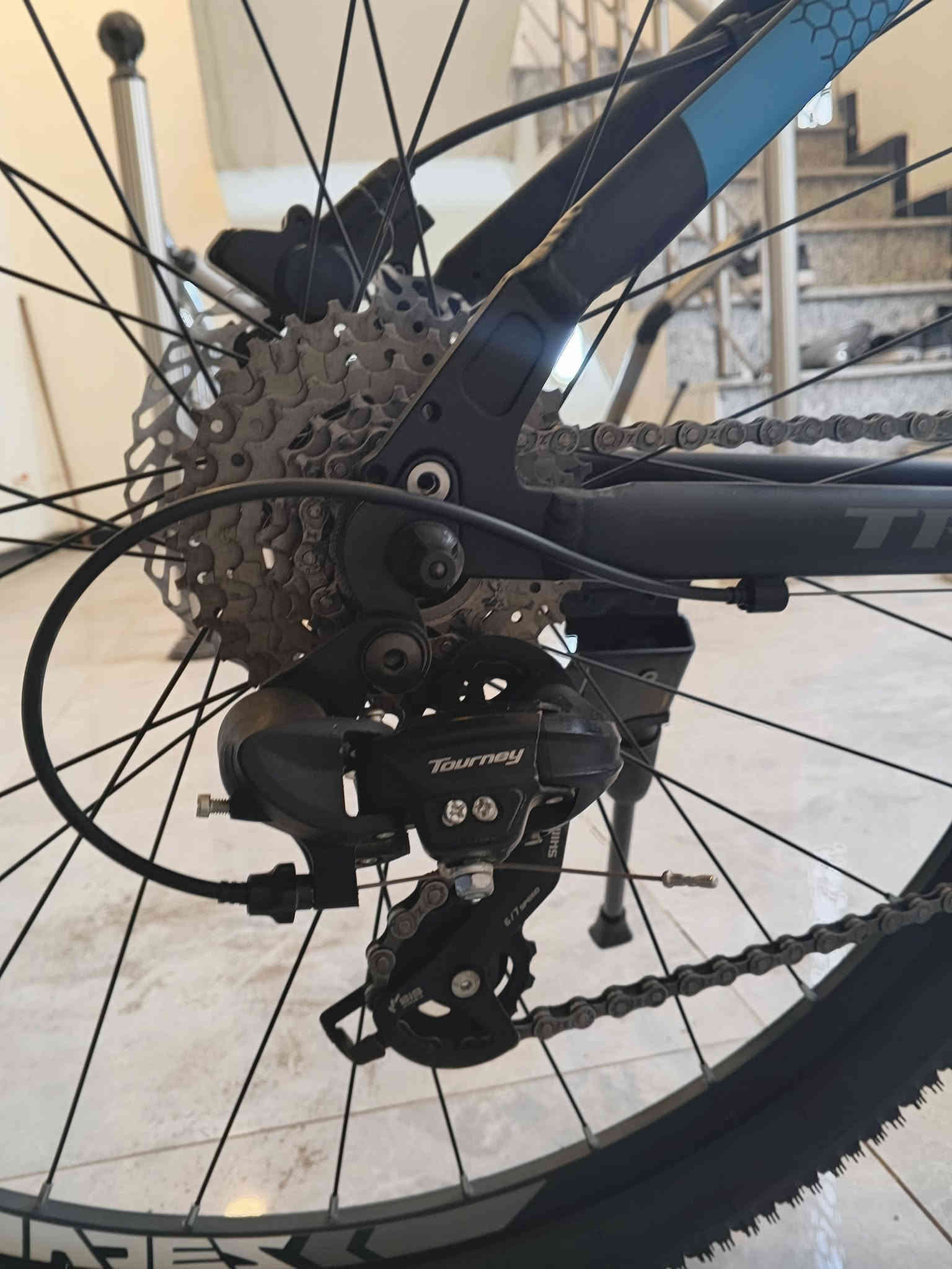 بايك TRINX c782 ايطالي شخط مابي  قوي ويتحمل طرق وزن
موصفاته
بريكات دسك زين 
مكينه ياباني 7 ضد الصدء
فريم انمنيوم كامل
تايرات كومبس
يجي كله النكي سبب البيع مامتفرغ سعره 320الف 
للستفسار *********** 
مكان بغداد الدوره
