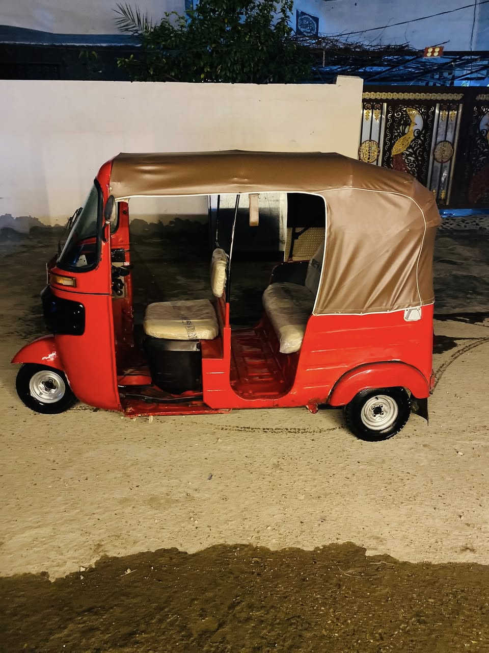 سلام عليكم
تكتك موديل 18 خير من الله 
مكينه 20 كامله 
سعر 4750وبيها مجال للشراي 
مكاني بعقوبه تقاطع الساده 
اتصل على الرقم ***********
