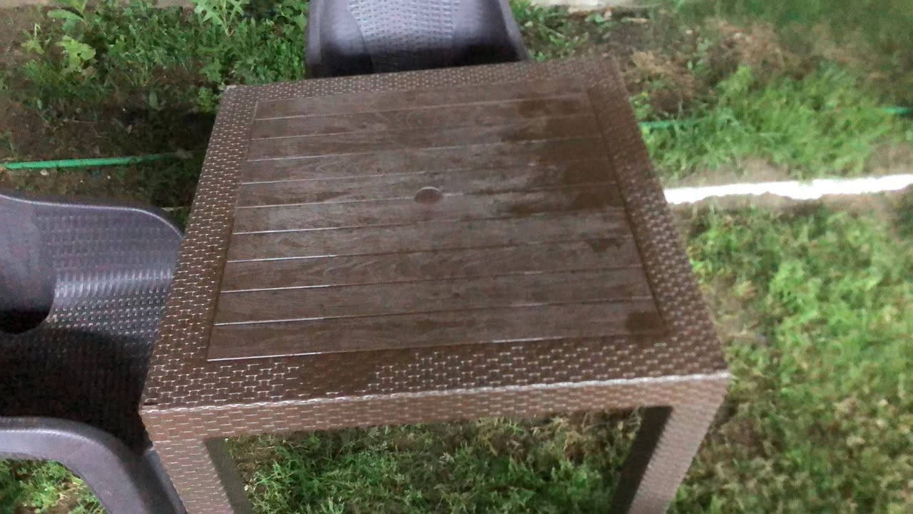 ميز العدد 20  80×80  
كرسي العدد 60  
للبيع 
البنوك شارع المشاتل 
السعر عل خاص 
صار شهر من اشتريتهن 
***********
