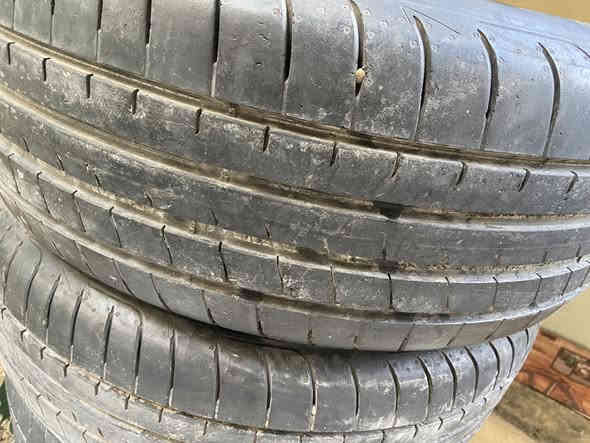 السلام عليكم تايرات مستخدمة شبه جديدة 235/55/19 مال سورنتو سعر 75 مكانهن حي الجهاد ***********
