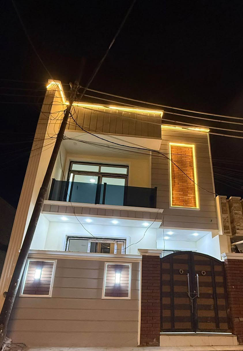 السلام عليكم

🏠 دار للبيع
📐 المساحة: 100 م²
📏 الواجهة: 6.25 م
📏 النزال: 16 م

🔹 بناء طابقين – جديد
🔹 يحتوي على:
 • 3 غرف نوم
 • 2 صحيات
 • استقبال + صالة
 • مطبخ

🔹 شغل درجة أولى
🔹 مع جميع الخدمات

📄 السند: طابو زراعي (سند 25) + قرار محكمة
📍 العنوان: بغداد – الدورة – مدخل البوعيثة
مجمع السلطان الأول – فرع 9

💰 البيع نقد فقط

📞 للاستفسار:
 • *********** (اتصال)
 • *********** (اتصال / واتساب)
 • *********** بغداد, العراق
