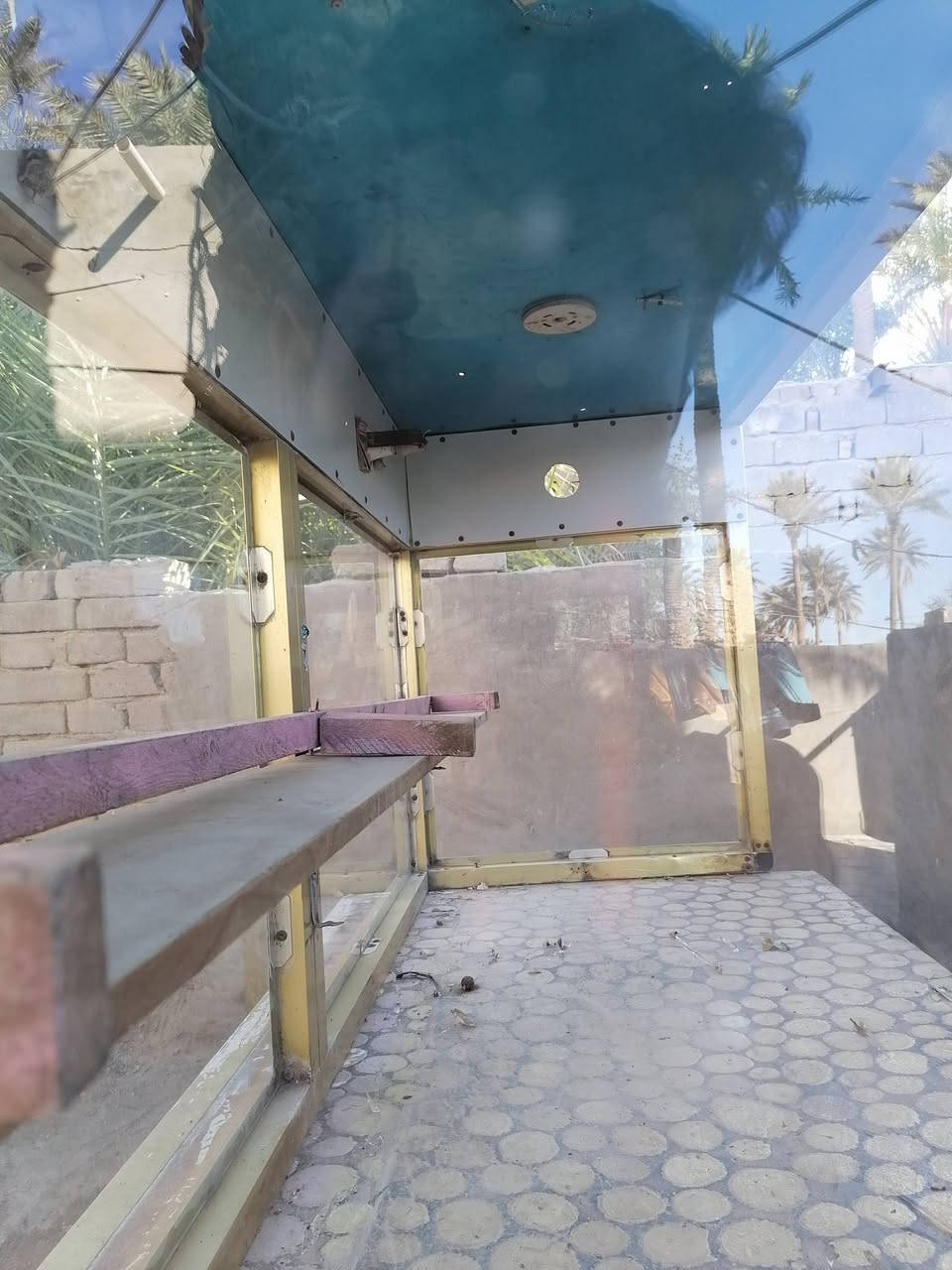 ميز كافتريا نظيف للبيع السعر 200الف لتواصل خاص او الرقم ***********
