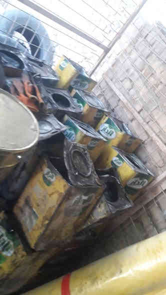 اللهم صل على سيدنا محمد وعلى آله وصحبه وسلم تسليما كثيرا 
تم وصول ماده الزفت وماده الماستك درجه اولا مقاوم للئسطح 
حجم السطل ١٨ كيلو بئسعار مناسبه 
العنوان كسيرات خلف محطه الجندول الحكوميه 
رقم الهاتف ***********
