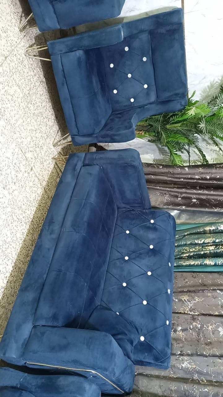 تخم تركي ٧مقاعد خشب بلوك ثكيل نضاف فول سعر ١٩٠ وبي مجال مكاني بياع يوجد توصيل بكروه *********** وتساب
