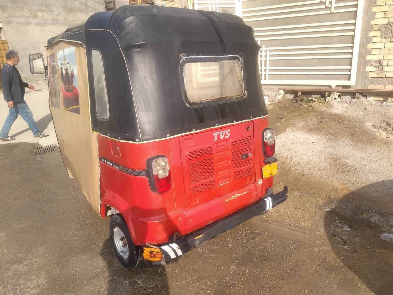 سلام عليكم تكتك للبيع رقم بغداد بسمي مديل 22 جاهزه محرك بعده شركه مكاني المحموديه ***********
