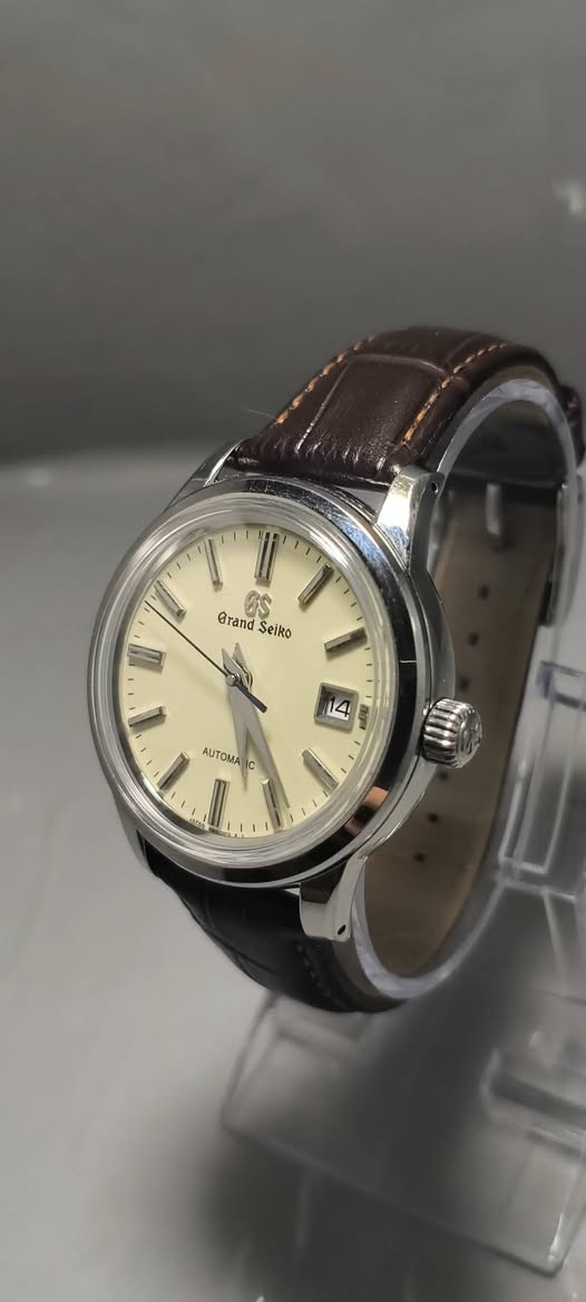 ساعه گراند سايكو باله
قطر 42
السعر 150 الف 
متوفر توصيل جميع محافظات العراق


**إذا كنت صاحب هذا الإعلان وتريد حذفه لأي سبب، رجاءا أرسل رسالة إلى الدعم الفني**