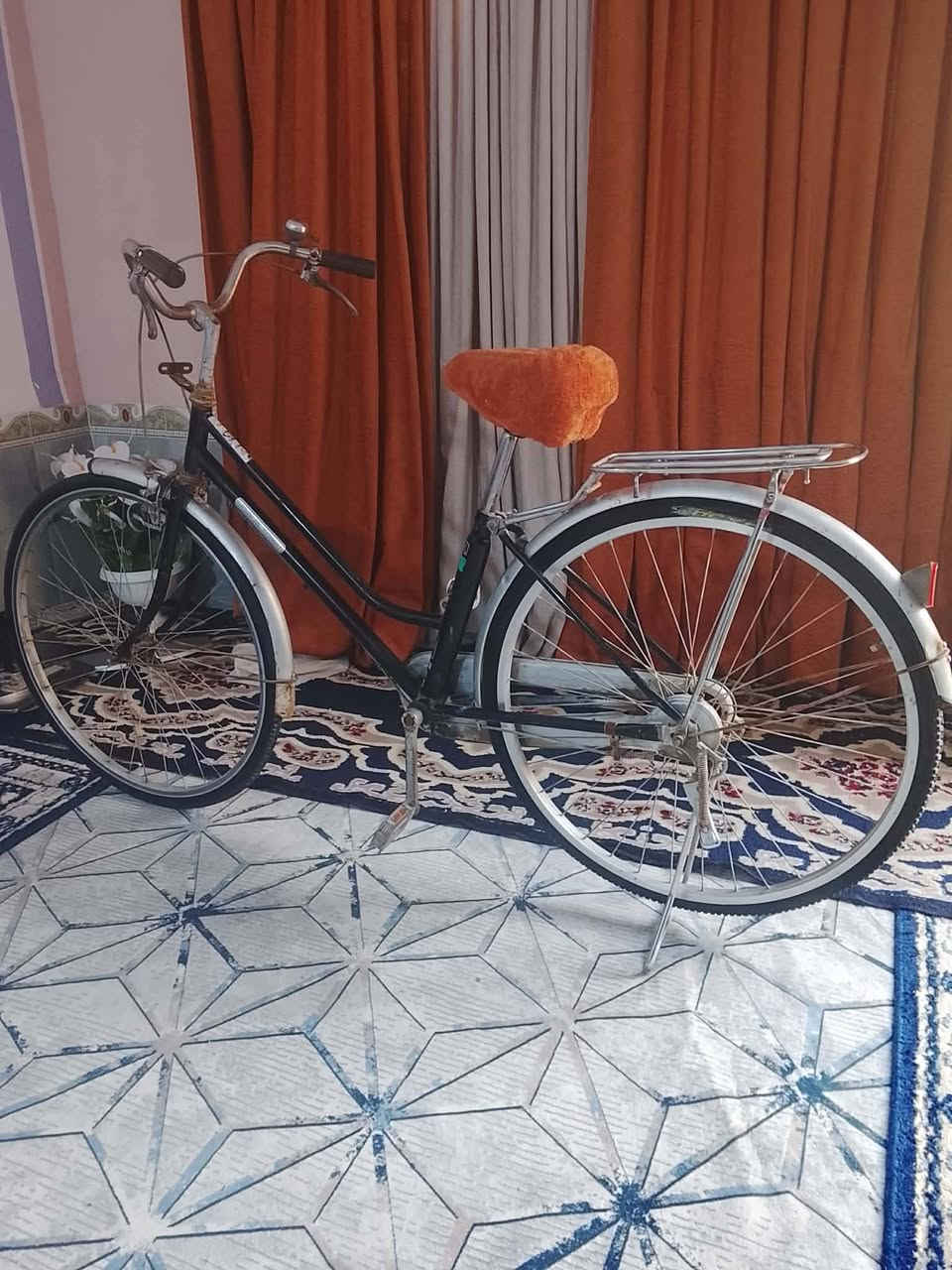 السلام عليكم للبيع بايسكل حجم 27 ياباني تايرات جدد السعر 60 وبي مجال مكاني سوق  الشيوخ منطقة الدجين الاستفسار على الرقم ***********
