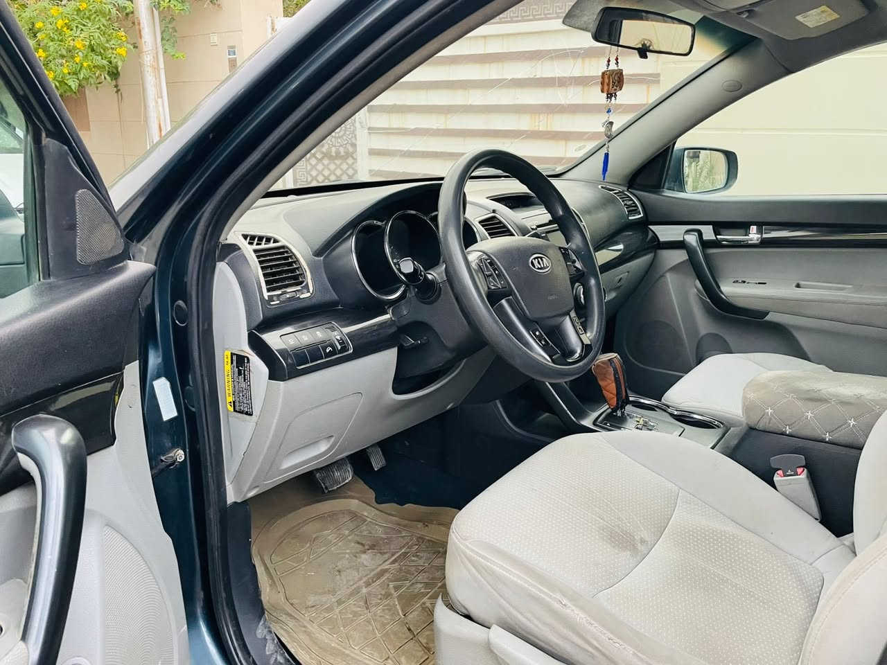 السلام عليكم
لللبيع سورنتو موديل 2011 وارد امريكي 
تبريد تدفئه شغالات 
السياره بيه قطعتين صبغ باب الجنطه والجاملغ الخلفي عكس السايق وبيه اقل الشبر باب السايق 
سعر السياره 125بيه مجال 
مكان السياره صلاح الدين تكريت 
***********
