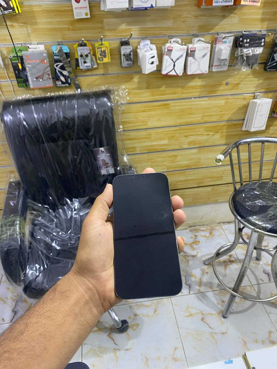 ايفون 13برو ماكس نضافه فول بطاريه89
مبدل شاشه وكاله
الذاكره 256
 سعره 650وبي مجال 
رقم الهاتف:***********
