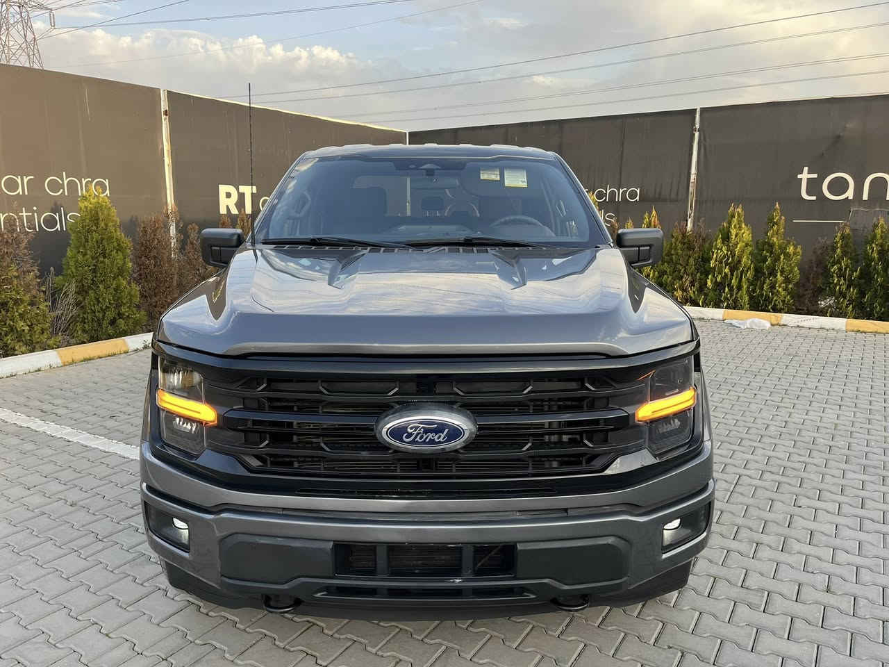 FORD F-150 STX 4x4 2024
٢٠٢٤ شكل جديد
مكينة ٦ سلندر حجم ٢،٧ تيربو 
STX BLACK 
١٢٠٠٠ الف ماشي 
حادث خفيف 
جاملخ أمامي جهة سكن تبديل بلادي 
شبر pdr  بيها
إرباك فقط بردة طاك 
مواصفات 
رادار أمامي و جانبي 
 كاميرا حساسات 
لايت ليد و بلاجيكتور 
حجم ويل ٢٠ و أسود 
 مواصفات داخل 
كشنات أمامي تدفئة 
بريك كهربائي 
كيج أليكتروني جديد 
شاشة كبيرة و لمس
تعديل سرعة
٤ جام كهربائي 
سيارة كير محرك كهربائي كل بشرط 
رقم موقت 
و بشرط رقم 
جديد جديد 
بدون مسرف 

مكان سليمانية 
***********
