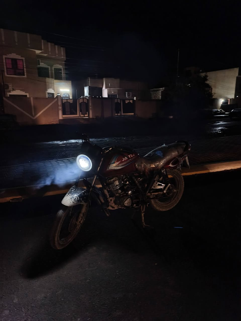 السلام عليكم
للبيع باندا صيني محرك ١٥٠ فول نشاط بي خيط تدخين ٥ كير بي نواقص بسيطه بريك امامي اشاير سيم عداد
ملاحظه بدون خوذه السعر ٢٦٠ وبي مجال بسيط رقمي *********** وبي واتساب مكاني تكريت ماعندي توصل
