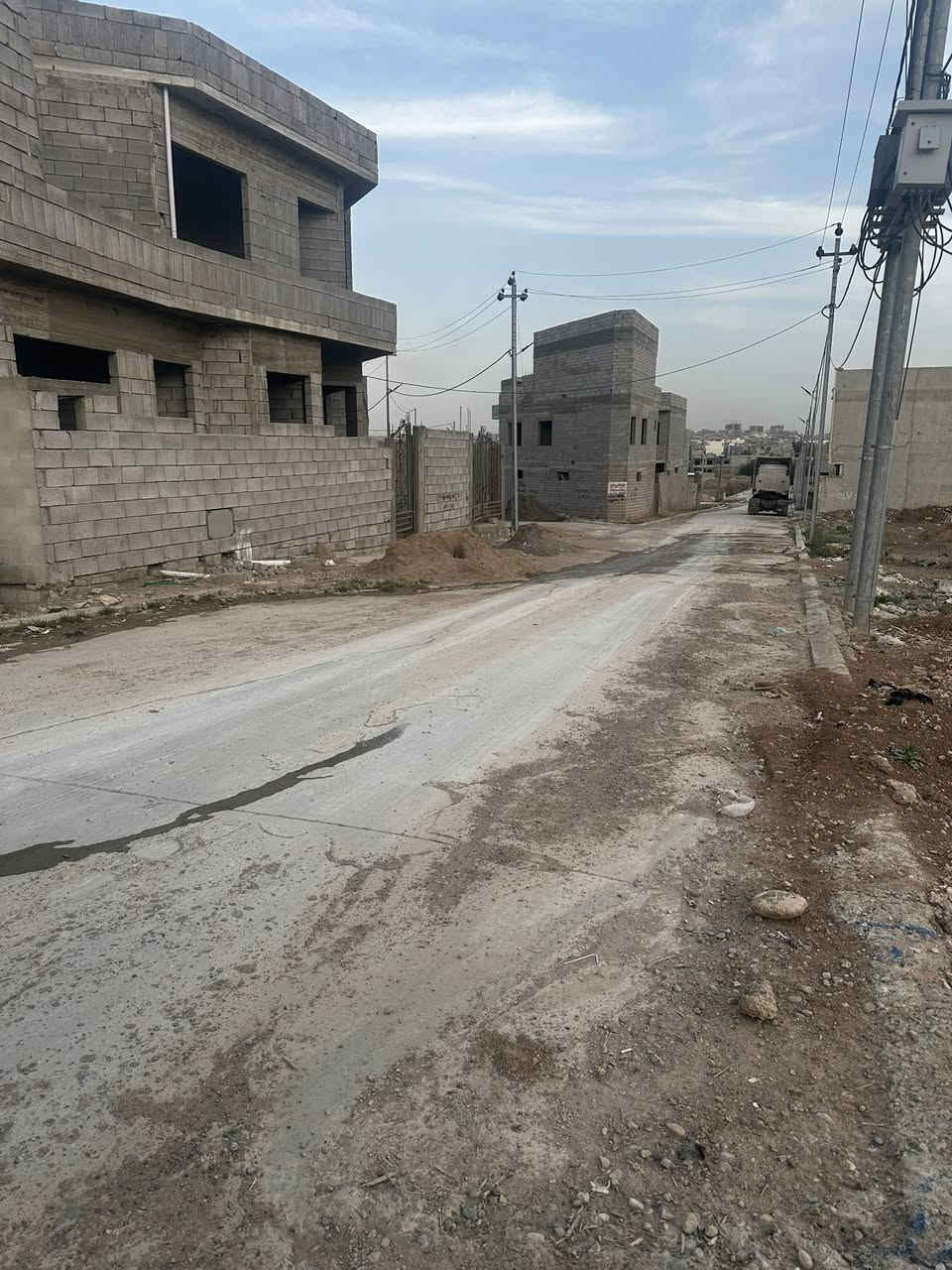 ارض للبيع حي ملاين تانيه مجمع صايغ قرب جامع حجي حازم 
مساحه185ركن من تلات جيها الاستفاز 
***********
