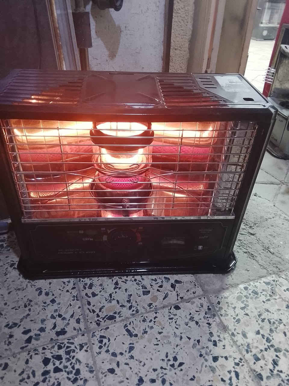 صعوبات للبيع نضيفات كلشش والسعر مناسب والمكان حي القادسيه قرب جامع الشهيد والاستفسار  رقم ***********
