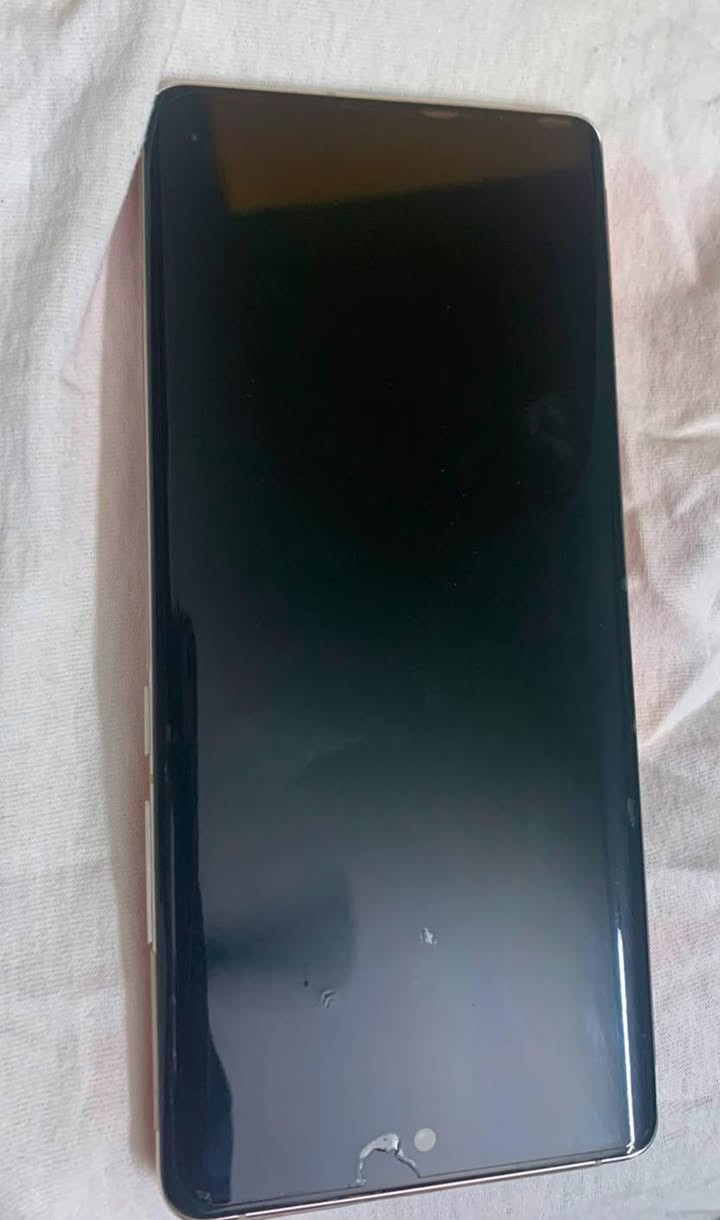 السلام عليكم ورحمه الله وبركاته من رخصه  صاحب الكروب 

1/ جهاز نوع /vivo x 100 pro 
2/ البطاريه 92/✅
3/ الجهاز دبل سيمكارت ✅/+ الكامره 100X

4/الذاكره/1/تيرة✅

5/الجهاز نضيف بمعنه الكلمه ✅

6/كارتونه +شاحنه +4او5كفرات ✅

7/سعر الجهاز /1000000/مليون وبي مجال ✅

هاتف / ***********
واتساب ✅
