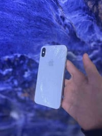 ايفون اكس.   ذاكرته 256.   بطاريته 100 مبدل   كله بلادي.   ضهر مفطور. ...