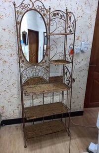 مراية مدخل للبيع  حديد والرفوف خوص  السعر 20000 للاستفسار 07709693942