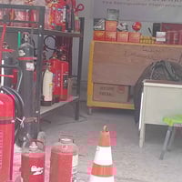 للبيع ورشة لبيع وتعبئة وصيانة مطافى الحريق بكافة محتوياتها العنوان نها...