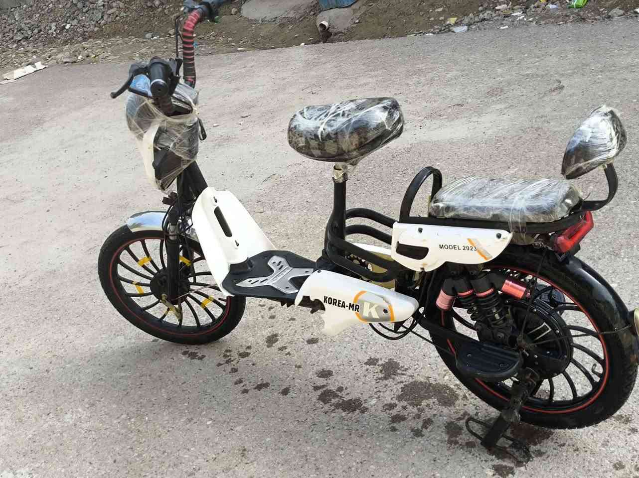 سلام عليكم بايسكل شحن موديل23
نضيف كما موضح بل صور 

اربع بطاريات 

مابي اي نقص كامل مكمل السعر200 مكاني ديالى بعقوبة رقمي***********
