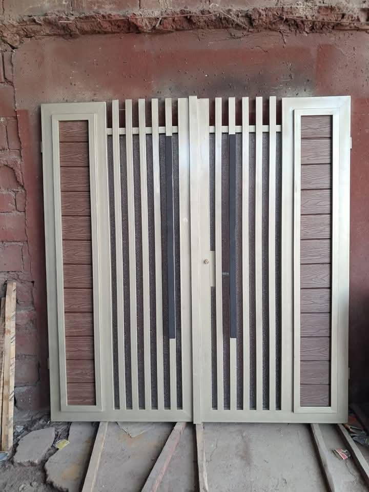 حدادا درجه اولى احدث الديكورات التركيه ابواب شبابيك سندويج بنل سقايف كي سبان تكريت  القادسيه شارع البلاج باداراه ابو ابراهيم*********** زين *********** ربي اني لما انزلت لي من خير فقير
